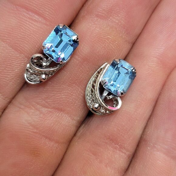 Van Dell Sterling Silver Blue Crystal Screwback Earrings - Picture 8 of 11
